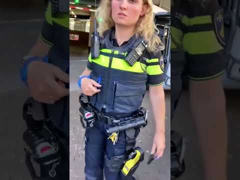 mevrouw de politie agent wordt boos geen compliment