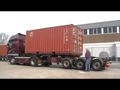 Container vooruitschuiven en aankoppelen Demo